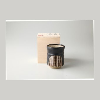 六兵衛作　黒織部　湯呑 陶器 瀬戸焼 やきものの里から、暮らしを贈ります。　ギフト 食器 セット テーブルウェア