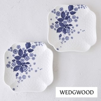 ウェッジウッド ストロベリー ブルーム インディゴ スモールプレート ペア 1053164 wedgwood  取り皿 おしゃれ 14cm 銘々皿 お皿 ブランド 高級 白 陶器 結婚祝い 内祝い 新築祝 誕生日 プレゼント ギフト 電子レンジ 食洗機対応 引き出物 【正規品】
