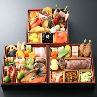 滋賀 鮎家 おせち 三段重 3～4人前 46品目 御節料理 お正月 和風おせち 冷凍 縁起物 正月料理【沖縄県・離島 配送不可】