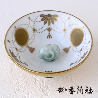香蘭社 盃 干支 未 2930HJ-BGE 食器 有田 白磁 宮内庁 酒器 さかずき ぐい呑み 杯 おちょこ 金杯 高級 猪口 陶磁器 和食器 羊 ひつじ 祝盃 お祝い正月 迎春 縁起【伝統工芸・和遊感】
