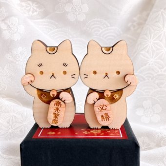 ちょこっと招き猫　　国産紀州熊野ひのき使用 木製 コンパクト 省スペース インテリア ナチュラル 可愛い プレゼント ギフト 正月 開店祝い 御礼 ねこ ネコ