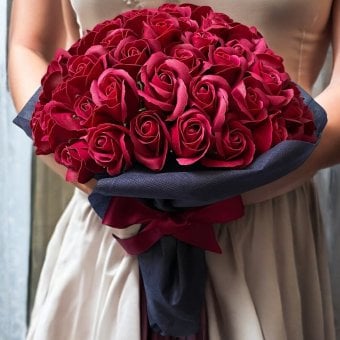 【ワインレッド】「サヴォンローズ」 花束 ブーケ バラの花束 薔薇の花束 花ギフト フラワーギフト フラワーボックス プロポーズ サプライズ ソープフラワー シャボンフラワー 石鹸フラワー 石鹸の花 石鹸のバラ 枯れない花 インテリア 母の日 父の日 敬老の日 クリスマス バレンタイン ホワイトデー 誕生日 入学 卒業 就職 結婚祝い 結婚記念日 退職祝い 記念日 