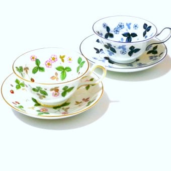 ウェッジウッドWEDGWOOD　ストロベリー インクブルー/ ワイルドストロベリー　ティーカップ＆ソーサー　ペア【ブランドボックス付属】【御結婚御祝・内祝・新築御祝・還暦御祝・御礼・寿・ギフト包装可能】