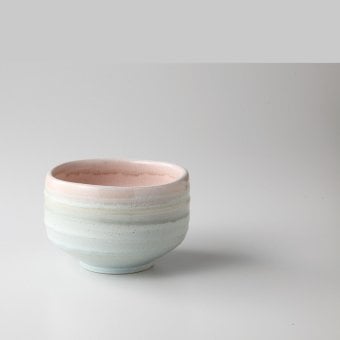 塗分桜釉　抹茶碗 陶器 美濃焼 やきものの里から、暮らしを贈ります。　ギフト 食器 セット テーブルウェア