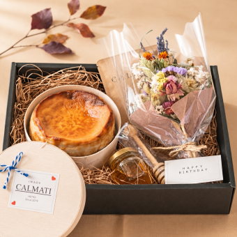 ときめきBOX 濃蜜チーズケーキ はちみつ付き ドライフラワー スイーツギフト フラワーギフト 冷凍便 送別 歓迎 お祝い 2026 人気 ギフト ベイクドチーズケーキ 添加物不使用 お母さん 義母 贅沢 スイーツ 内祝い お礼 お返し 誕生日 お中元 お歳暮 クリスマス メッセージカード 贈り物 送別会 お年賀 結婚祝い 出産内祝い プレゼント 