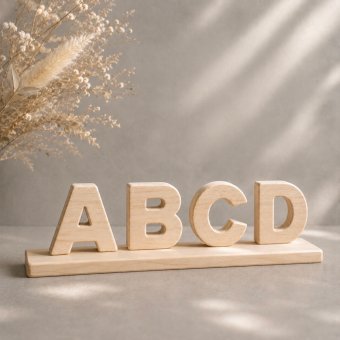国産ヒノキのアルファベット4文字＆プレートセット｜文字追加可能｜木製ネームプレート・インテリア｜出産祝い・誕生日ギフト