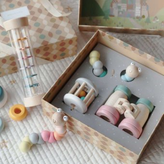 Adnil LAND アドニルランド | 魔法がかかった3つの小さな贈りもの MEMENTO メメント 木のおもちゃ ギフト プレゼント 出産祝い