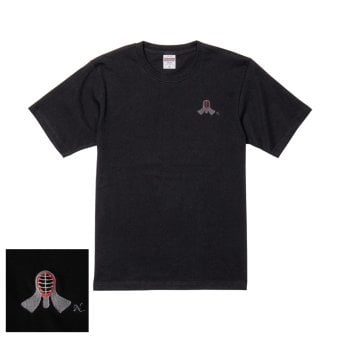 剣道 防具 面 Tシャツ オリジナル デザイン 刺繍 イニシャル 名入れ ギフト 半袖 男女 兼用 誕生日 お祝い プレゼント 父の日 母の日 参加 記念 景品 名前 卒業 卒部 チーム グループ 送別会 【送料無料】