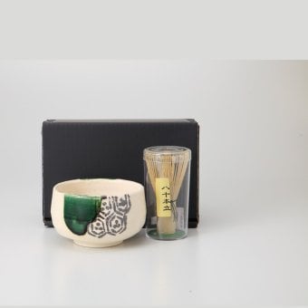 亀甲織部抹茶碗茶筅セット 陶器 瀬戸焼 やきものの里から、暮らしを贈ります。　ギフト 食器 セット テーブルウェア