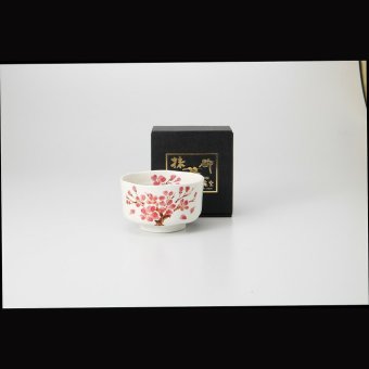 金彩桜絵 抹茶碗（粉引） 磁器 美濃焼 やきものの里から、暮らしを贈ります。　ギフト 食器 セット テーブルウェア