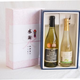 感謝の贈り物ボックス山梨県勝沼甲州100%辛口白ワインと国産ワインセット(信州シャインマスカット＆ナイアガラ スパークリングワインやや甘口(長野県)500mlグラン・シャンモリ樽醗酵 松本シャルドネ種100%白ワイン 12度辛口 750ml