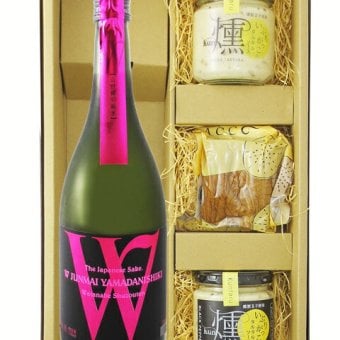 ★ 送料無料 ★ Ｗ ( ダブリュー ) 山田錦 純米  720ml ＋ いぶりがっこ3点セット【 9442 】【 日本酒・おつまみセット 】【 要冷蔵 】【 ハロウィン 贈り物 ギフト プレゼント 誕生日 結婚のお祝い 】