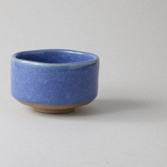 亀甲貫入 抹茶碗(青) 陶器 美濃焼 やきものの里から、暮らしを贈ります。　ギフト 食器 セット テーブルウェア