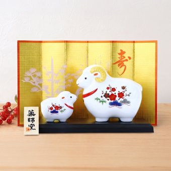正月飾り 干支未 未 置物 陶器 松竹梅親子 お正月飾り 正月飾り置物 干支の置物 迎春飾り 十二支 おしゃれ 羊 ひつじ ヒツジ 2027 木札特典付き かわいい 縁起物 ディスプレイ 部屋飾り 玄関飾り 薬師釜 .干支置物.