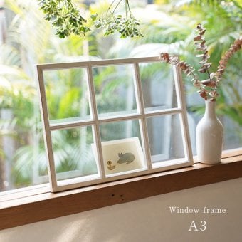 Window frame A3[木製フレーム ディスプレイ 窓枠 デザイン オーナメント 木枠 インテリア ウォールデコレーション 壁掛け 額縁 シャビーシック ナチュラル雑貨 白 おしゃれ ドライフラワー 写真立て 壁面装飾]