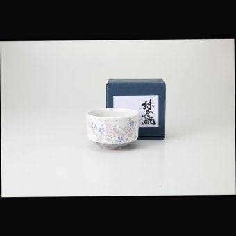 桜しずく 青　抹茶碗 磁器 美濃焼 やきものの里から、暮らしを贈ります。　ギフト 食器 セット テーブルウェア