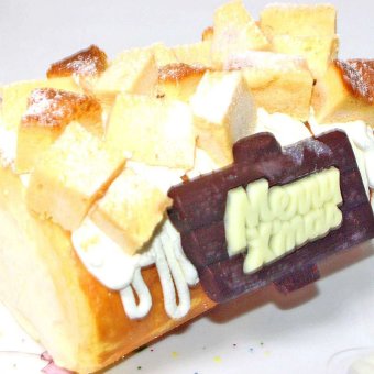 クリスマスレアチーズロールデコレーションケーキ［クリスマスケーキ クリスマスロールケーキ プレゼント ギフト コンパクトケーキ］