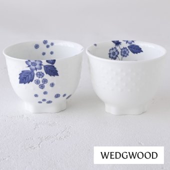 ウェッジウッド ストロベリー ブルーム インディゴ ジャパニーズティーカップ ペア 1053076 wedgwood  湯呑み 湯呑 ペア おしゃれ ブランド 高級 コップ ティーカップ ペアカップ 白 陶器 結婚祝い 内祝い 新築祝 誕生日 プレゼント ギフト 食洗機対応 引き出物 【正規品】