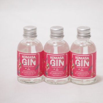 鹿児島県産イチゴ3本セット(ミニチュアジンKOMASA-GIN 苺 45%vol) 45ml×3本