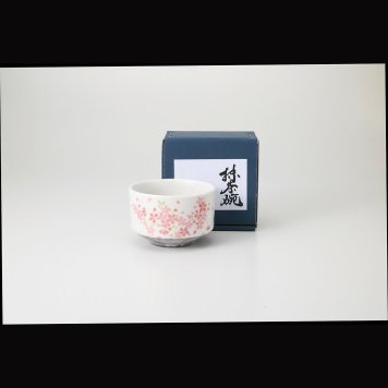 桜しずく 赤　抹茶碗 磁器 美濃焼 やきものの里から、暮らしを贈ります。　ギフト 食器 セット テーブルウェア