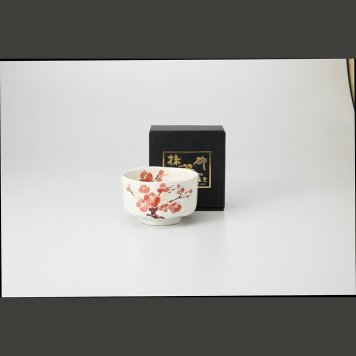 金彩梅絵 抹茶碗（粉引） 磁器 美濃焼 やきものの里から、暮らしを贈ります。　ギフト 食器 セット テーブルウェア