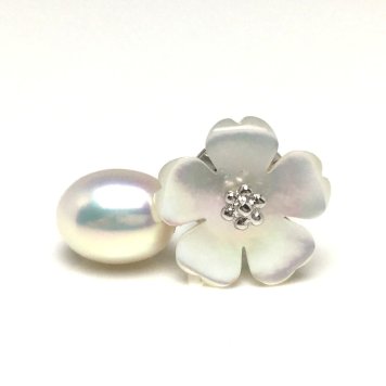 真珠 タイニーピン パール 淡水真珠 8.7×12.0mm ホワイト シルバー シェル 植物 フラワー 69554 イソワパール