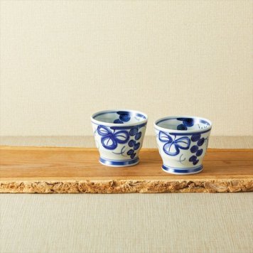 波佐見焼 古染青磁ぶどう絵 カップ2P 009-416M  内祝 内祝い お祝 御祝 記念品 出産内祝い プレゼント 快気祝い 粗供養 引出物