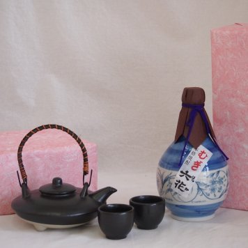国産美濃焼 黒千代香2合セット2客ツル付(450g)小手川酒造 本格麦焼酎六花25°(大分県)  720ml