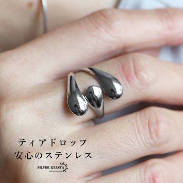 ステンレス 3連 ドロップリング レディース 指輪 雫モチーフ 三粒 オープンリング ボリューム 大ぶり 幅広 存在感 メタル シルバー 鏡面風 光沢 モード 個性的 立体的 重ね付け風 カジュアル きれいめ アクセサリー