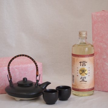 国産美濃焼 黒千代香2合セット2客ツル付(450g)深野酒造 本格麦焼酎 信天望麦芽芳醇23° (熊本県) 720ml