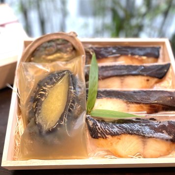 【秋のギフト対応可】銀鱈の西京漬け 炭火焼き(4切れ）+天然鮑の柔らか蒸し