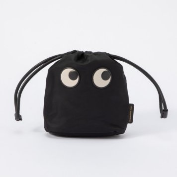 アニヤ ハインドマーチ ANYA HINDMARCH 5050925 152983 トートバッグ Drawstring Pouch Eyes in Recycled Nylon レディース バッグ 巾着バッグ 鞄 アイズ プレゼント ドローストリングポーチ お祝い 記念 ギフト 誕生日 エコバッグ ブラック