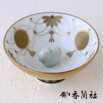 香蘭社 盃 干支 酉 2930TL-BGE  食器 有田 白磁 宮内庁 酒器 さかずき ぐい呑み 杯 おちょこ 金杯 高級 猪口 陶磁器 和食器 鳥 とり 祝盃 お祝い正月 迎春 縁起【伝統工芸・和遊感】
