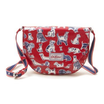 キャスキッドソン Cath Kidston バッグ ショルダーバッグ 斜め掛けバッグ 832373 STRATTON SADDLE BAG ストラットン サドルバッグ RED MINI SQUIGGLE DOGS 犬柄レッド系マルチ
