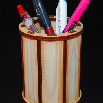 ヒノキの円形ペン立て　名入れ彫刻サービス!!  【誕生日・入学祝・記念品・贈り物】