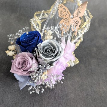 【プリザーブドフラワー／ガラスの靴ミニシリーズ】3色のミニ薔薇と金色に輝く蝶々の魔法の靴