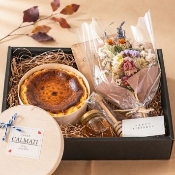 ときめきBOX 濃蜜チーズケーキ はちみつ付き ドライフラワー スイーツギフト フラワーギフト 冷凍便 送別 歓迎 お祝い 2026 人気 ギフト ベイクドチーズケーキ 添加物不使用 お母さん 義母 贅沢 スイーツ 内祝い お礼 お返し 誕生日 お中元 お歳暮 クリスマス メッセージカード 贈り物 送別会 お年賀 結婚祝い 出産内祝い プレゼント 