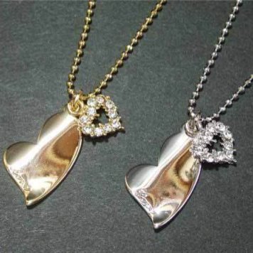 ネックレス ペンダント レディースアクセサリー アクセサリー ファッション ハート Love 刻印入り プレート 揺れて可愛い ラインストーン オープン 首飾り アクセ アクセサリ レディース 女性 女性用 石 装飾 ストーン 刻印 揺れる 可愛い かわいい カワイイ キュート