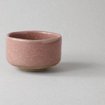 亀甲貫入 抹茶碗(ピンク) 陶器 美濃焼 やきものの里から、暮らしを贈ります。　ギフト 食器 セット テーブルウェア