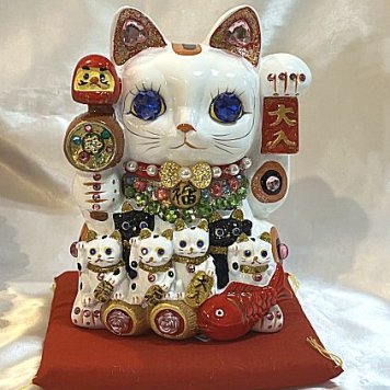 【招き猫がパワーアップ！】ゴージャス デコレーション 招福招き猫：Lサイズ（貯金箱）【贈り物に】猫 ねこ cat キャット デコレーション 置物 風水 鯛 俵 まねきねこ ラインストーン キラキラ 商売繁盛 開店祝い 合格祈願 御祝 内祝 縁起物 誕生日 記念日 母の日 お祝い 贈り物 プレゼント ギフト 可愛い かわいい