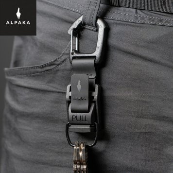 HUB CARABINER  ALPAKA アルパカ  バッグアクセサリ カラビナ キーホルダー おしゃれ スタイリッシュ 旅行 レジャー トラベル 外出 デイリーユース タウンユース ギフト プレゼント 贈り物 記念日 誕生日 お祝い サプライズ