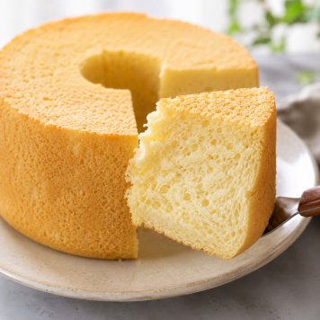 米粉で作ったシフォンケーキ 15cmホール（小麦粉・卵・乳製品・動物性食品不使用）ギフト