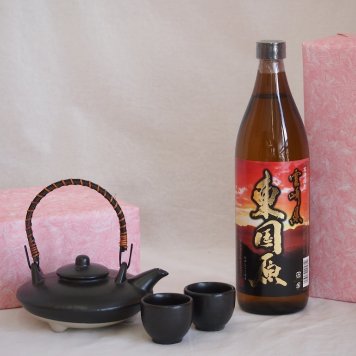 国産美濃焼 黒千代香2合セット2客ツル付(450g)神楽酒造 本格芋焼酎 東国原 (宮崎県) 900ml