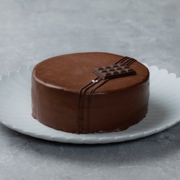 アントゥル  チョコレートケーキ　誕生日 ギフト お返し お菓子 内祝い お取り寄せ 2024 プレゼント 人気 お配り 手土産 のし対応 日持ち 結婚祝い 出産祝い 敬老の日 退職祝い 記念日 引越 引っ越し祝い 送別会 就職祝い 転職祝い 昇進祝い 出産内祝い お見舞い 快気祝い 母の日 父の日 お中元 お歳暮 寒中見舞い 暑中見舞い クリスマス バレンタインデー ホワイトデー