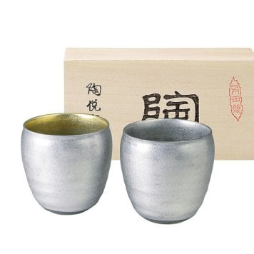 陶悦窯　プラチナ塗　ペア焼酎カップ（オリジナル木箱 827993  ギフト 内祝い 御祝 御礼 記念品 引出物 結婚式 プレゼント 出産内祝い 結婚お祝い