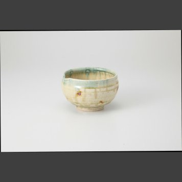 ヒワ錆点 片口抹茶碗 陶器 美濃焼 やきものの里から、暮らしを贈ります。　ギフト 食器 セット テーブルウェア