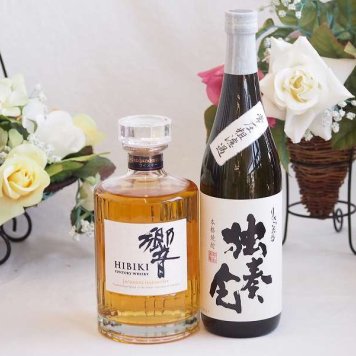 贈り物ギフト ジャパニーズウイスキーと本格麦焼酎対決セット 響700ml独奏会 常圧粗濾過27°(大分県)720ml