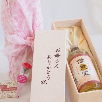 母の日 お母さんありがとう木箱セット 深野酒造 本格麦焼酎 信天望麦芽芳醇23° (熊本県) 720ml 母の日カードとカーネイション付