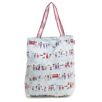 キャスキッドソン Cath Kidston トートバッグ 折りたたみ式 トート ショルダーバッグ エコバッグ FOLDAWAY TOTE 930529 105395316804102 フォールドアウェイトート POWDER BLUE/LONDON PEOPLE ライトブルー系＋ロンドンの人々柄