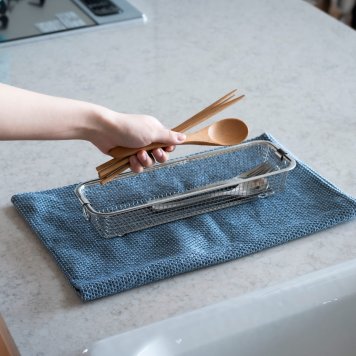すっきり暮らす 水切りかご スリムタイプ 水切りバスケット ステンレス 水切りカゴ 食洗機対応 バスケット メッシュ かご 角型 水切り ざる 新潟県 燕三条【沖縄県・離島 配送不可】
